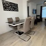 4 Bedroom Near City Center