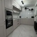 4 Bedroom Near City Center