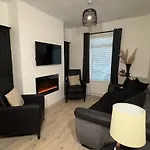 4 Bedroom Near City Center