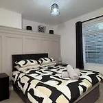 4 Bedroom Near City Center