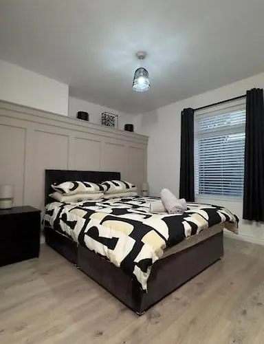 4 Bedroom Near City Center