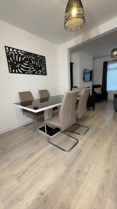 Apartment 4 Bedroom Near Center Belfast