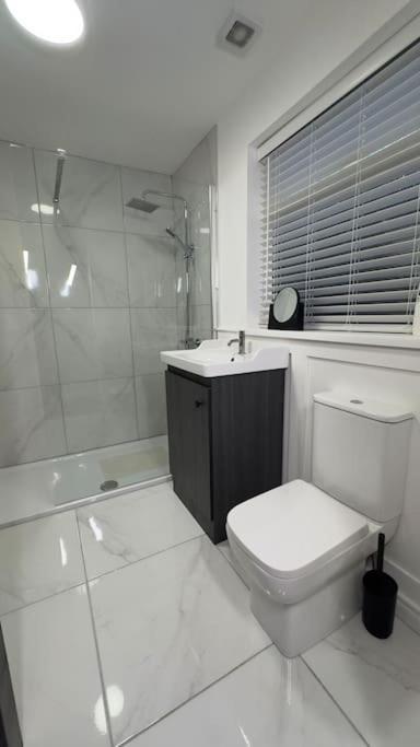 4 Bedroom Near Center * Belfast