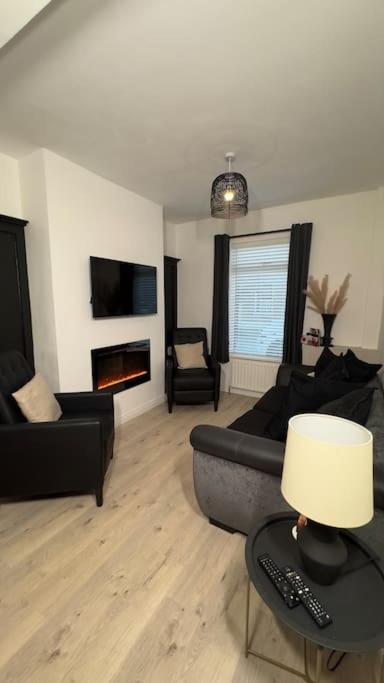 4 Bedroom Near Center Apartment Belfast