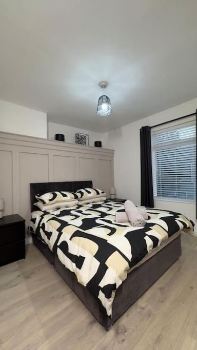 4 Bedroom Near Center *