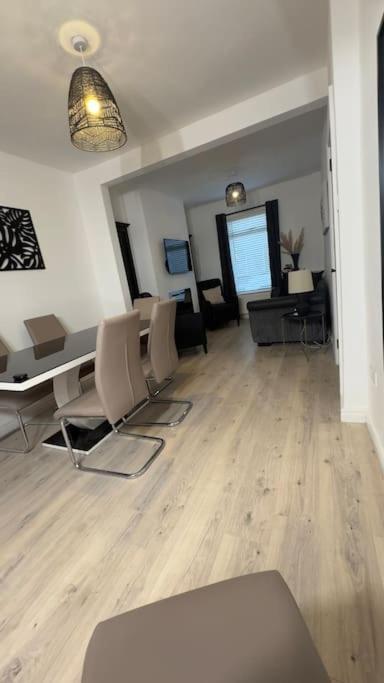 Apartment 4 Bedroom Near Center